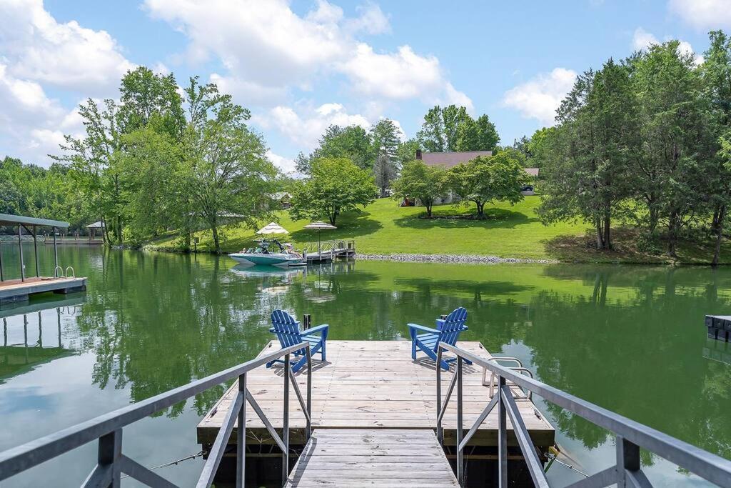 Rustic Cabin, Dock, Firepit, Kayaks & Games Winchester Exterior photo