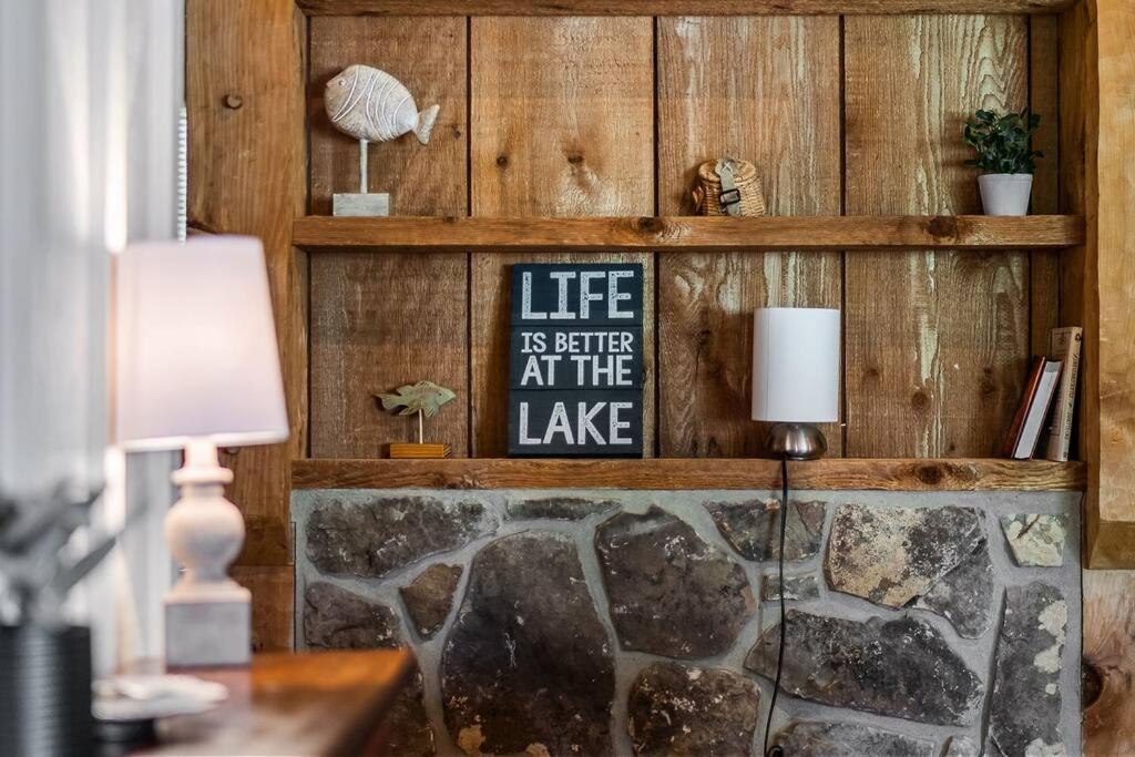Rustic Cabin, Dock, Firepit, Kayaks & Games Winchester Exterior photo