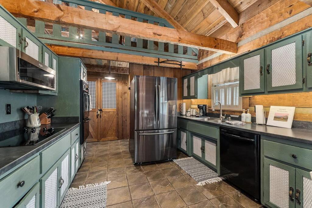 Rustic Cabin, Dock, Firepit, Kayaks & Games Winchester Exterior photo