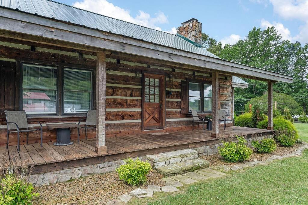 Rustic Cabin, Dock, Firepit, Kayaks & Games Winchester Exterior photo