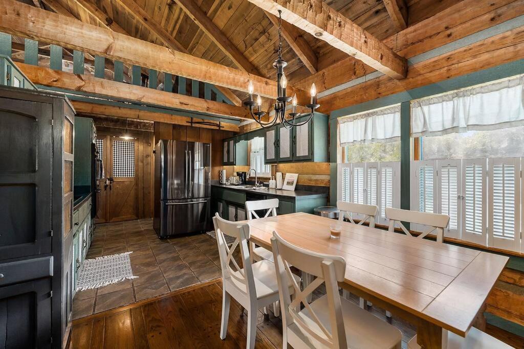 Rustic Cabin, Dock, Firepit, Kayaks & Games Winchester Exterior photo