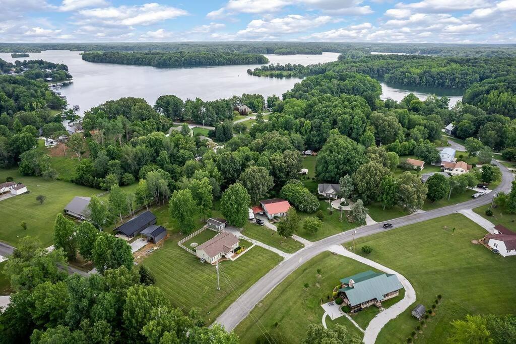 Rustic Cabin, Dock, Firepit, Kayaks & Games Winchester Exterior photo