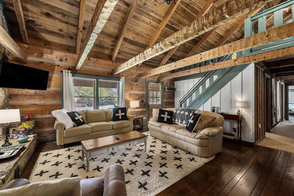 Rustic Cabin, Dock, Firepit, Kayaks & Games Winchester Exterior photo